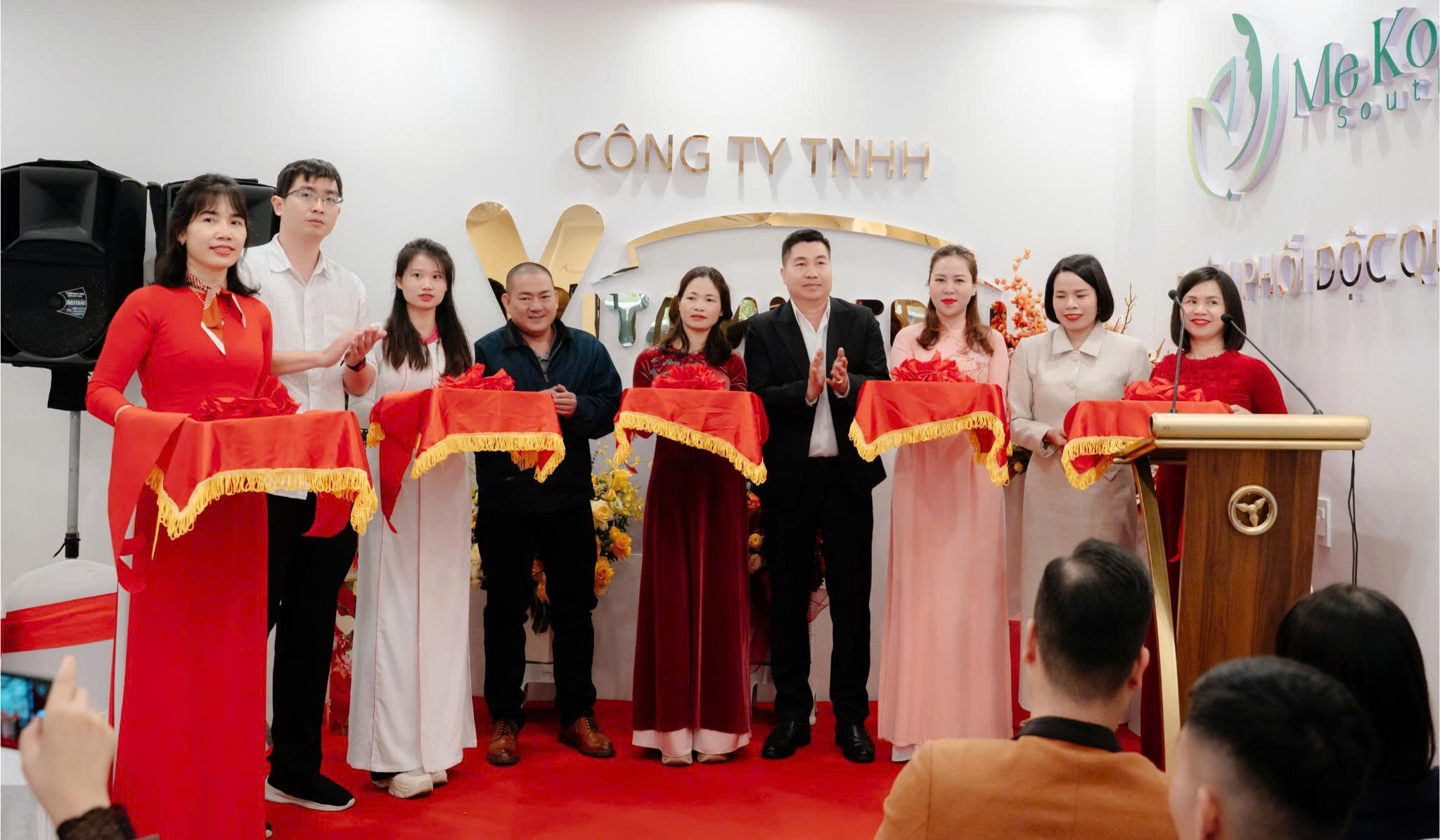 Cắt băng khánh thành Vitamineral